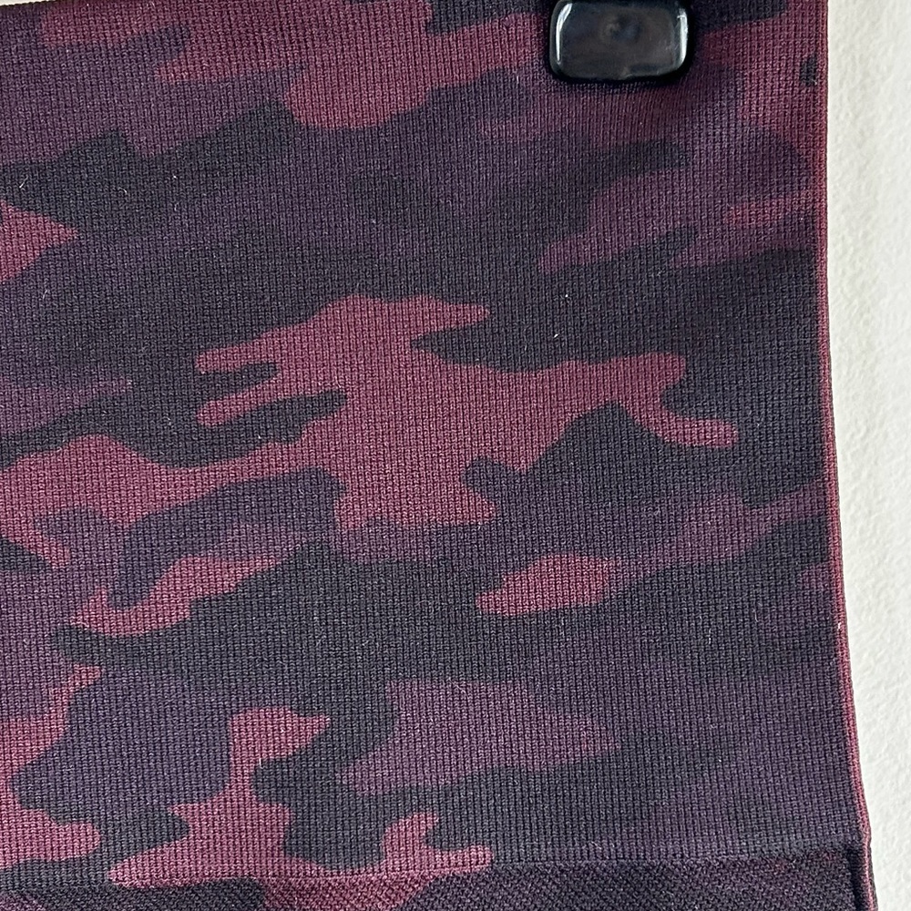 Spanx Look At Me Now Wine Camo Shaping Seamless Leggings Size M - Picture 9 of 9